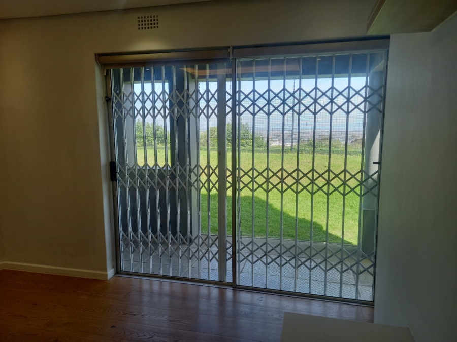 To Let 2 Bedroom Property for Rent in Loevenstein Western Cape